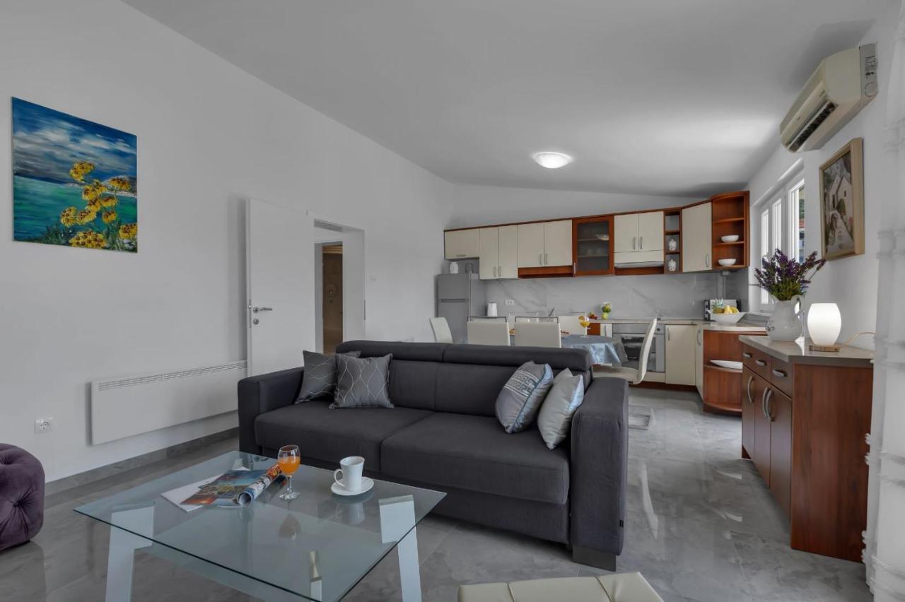 Ana Apartment Макарска Екстериор снимка