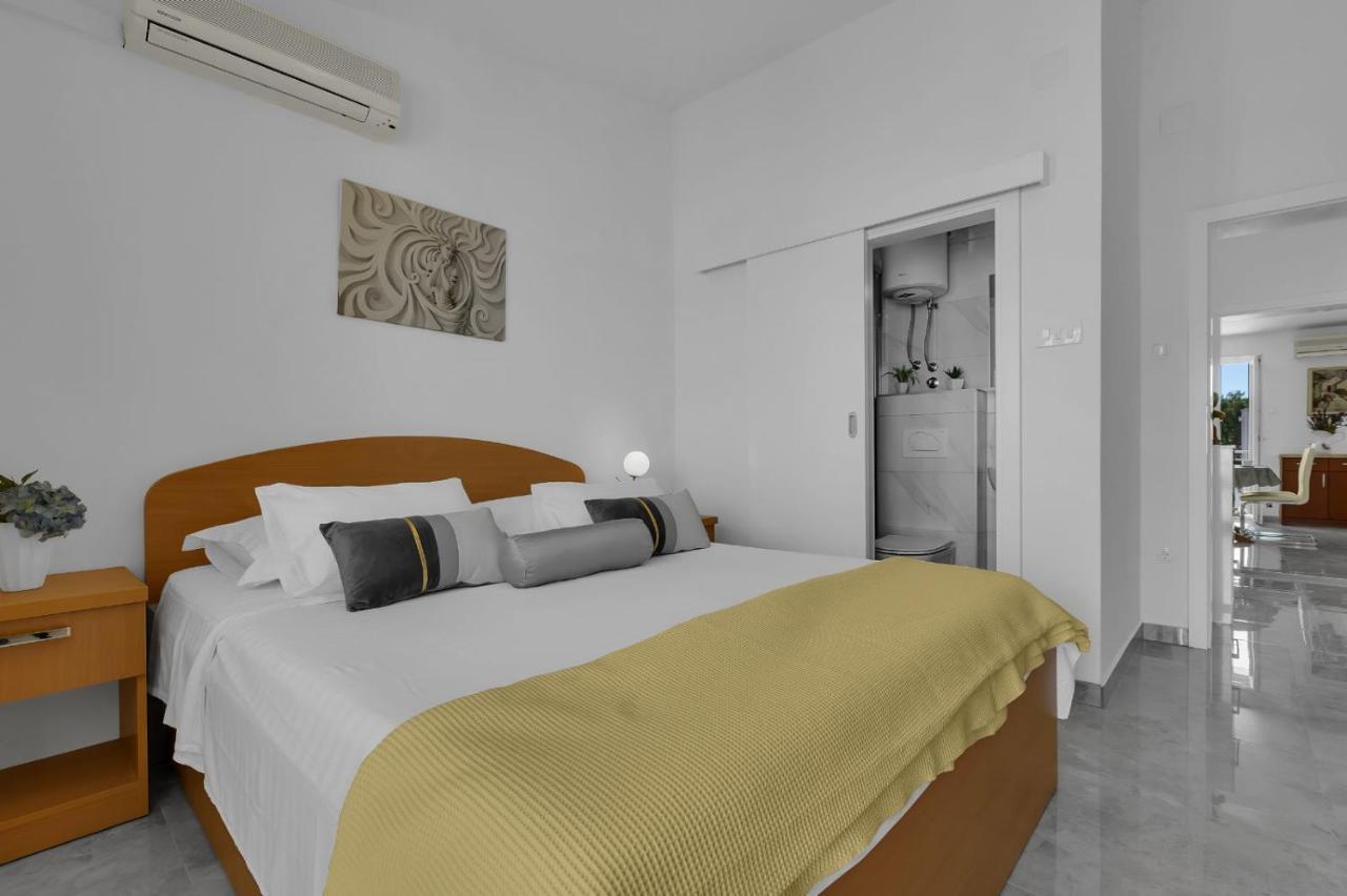 Ana Apartment Макарска Екстериор снимка
