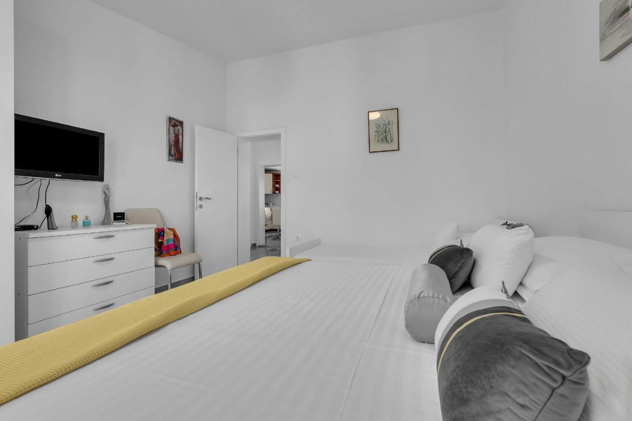 Ana Apartment Макарска Екстериор снимка
